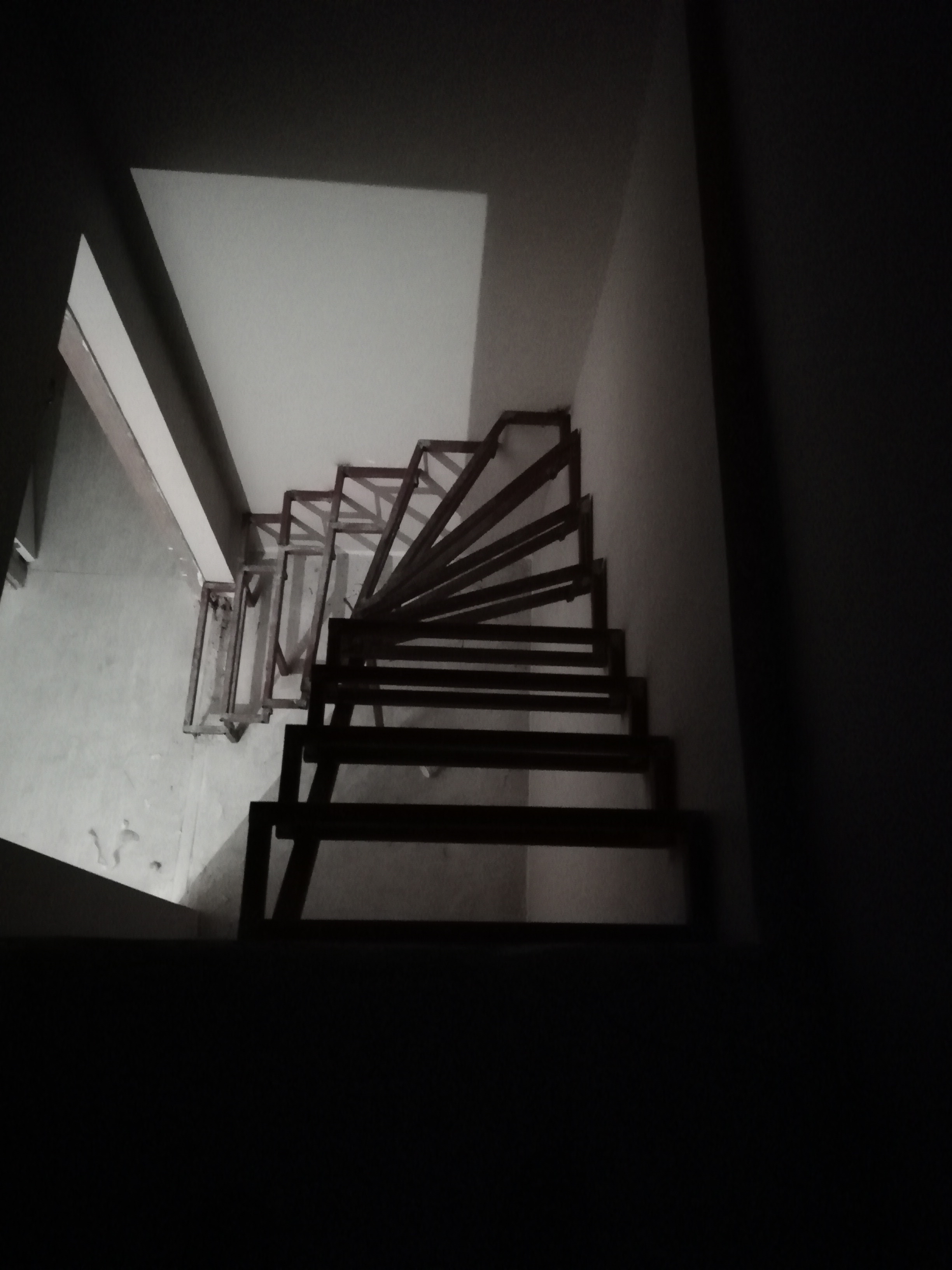 İzmir'de yapılmış dublex demir merdiven - Özel tasarım merdiven sistemi